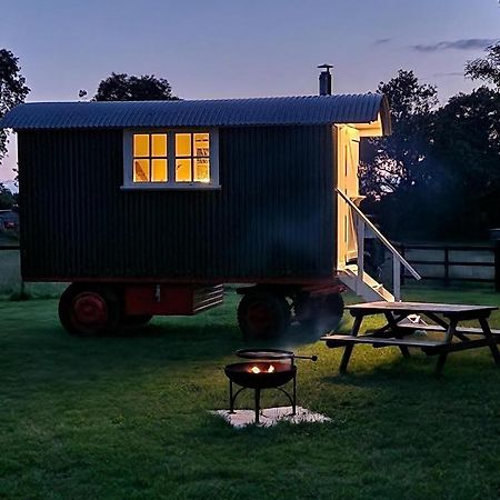 The Delkin Shepherds Huts 科姆堡 外观 照片