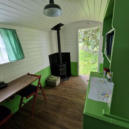 The Delkin Shepherds Huts 科姆堡 外观 照片