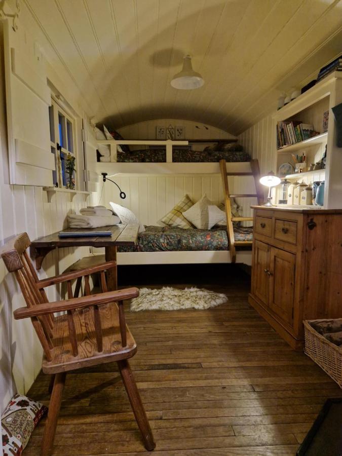 The Delkin Shepherds Huts 科姆堡 外观 照片