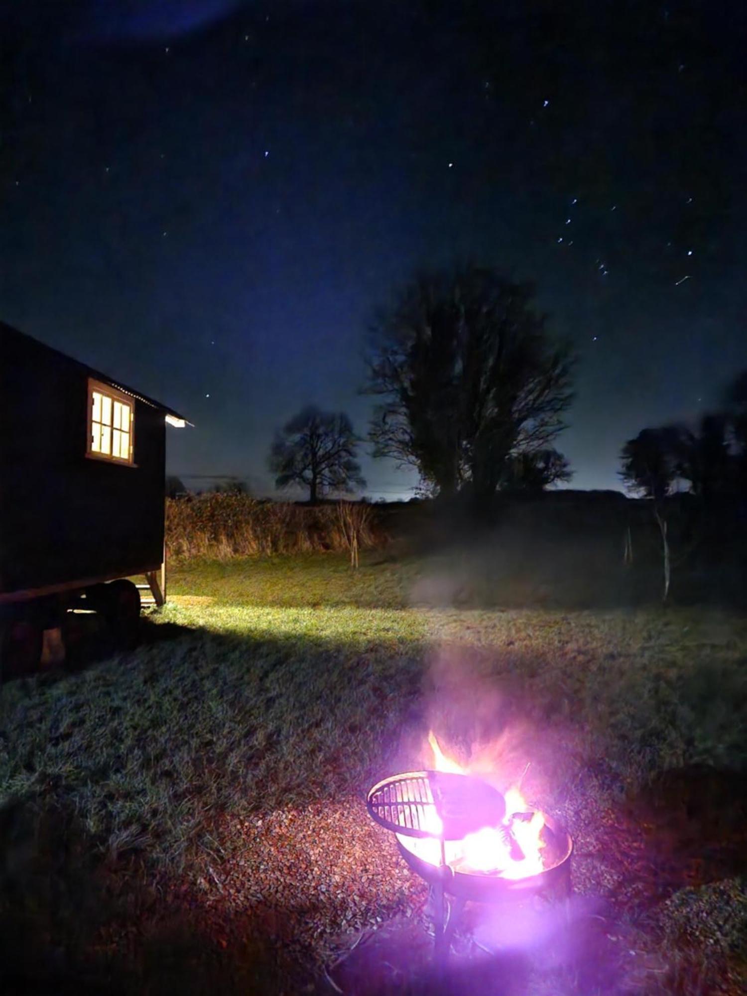 The Delkin Shepherds Huts 科姆堡 外观 照片