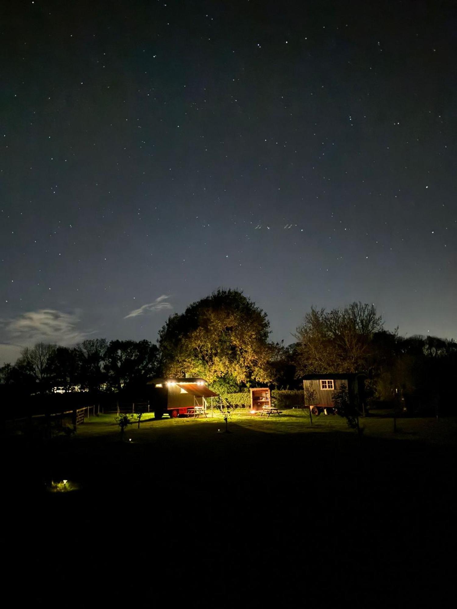 The Delkin Shepherds Huts 科姆堡 外观 照片