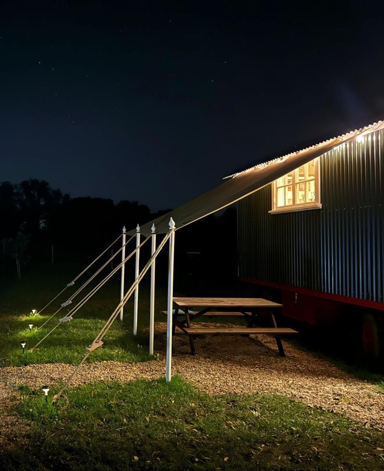 The Delkin Shepherds Huts 科姆堡 外观 照片