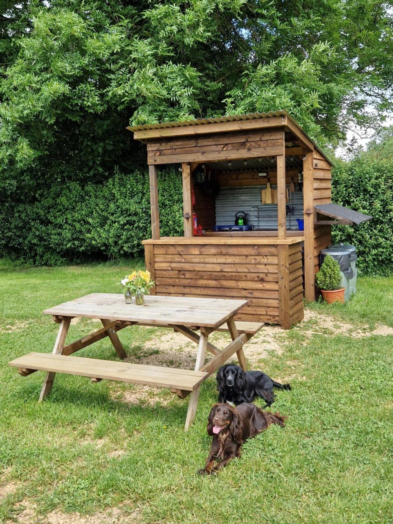 The Delkin Shepherds Huts 科姆堡 外观 照片