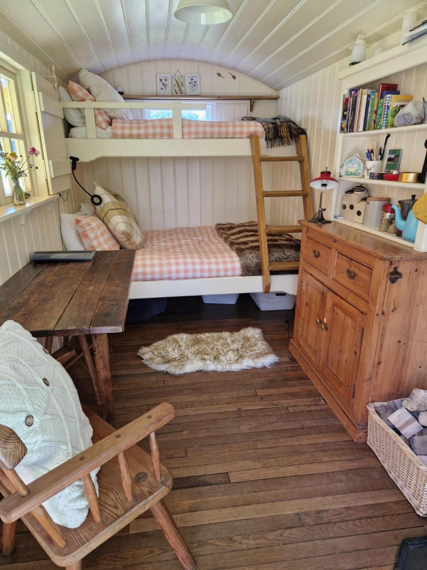The Delkin Shepherds Huts 科姆堡 外观 照片